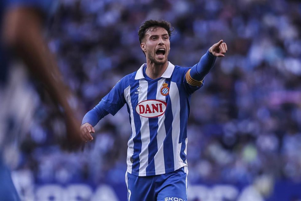 Archivo - Javi Puado of RCD Espanyol gestures during the Spanish league, La Liga EA Sports, football match played between RCD Espanyol and Atletico de Madrid at RCDE Stadium on March 29, 2025 in Cornella, Barcelona, Spain.