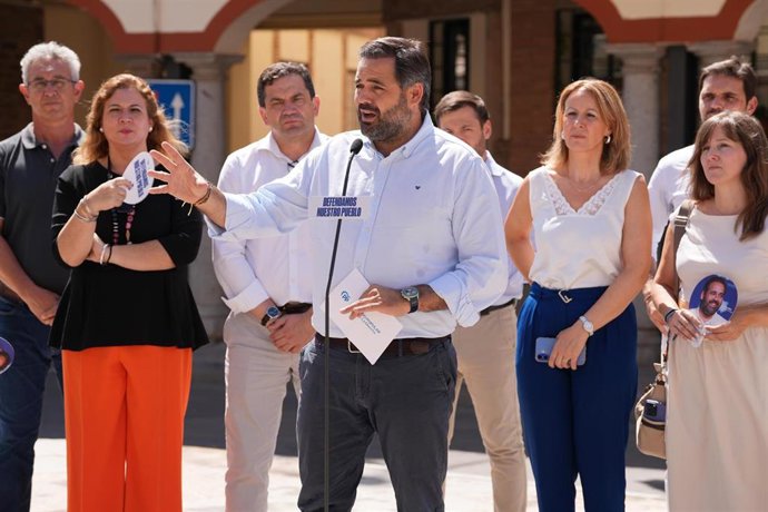 Núñez presenta la campaña 'Defendamos nuestro pueblo'.