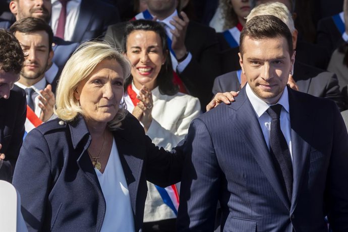 Archivo - April 6, 2025, Paris, France, France: Paris, France April 6, 2025 - Political meeting of the French far-right party Rassemblement National (RN) on Place Vauban. French far-right leader Marine Le Pen was convicted of embezzling European Union fun