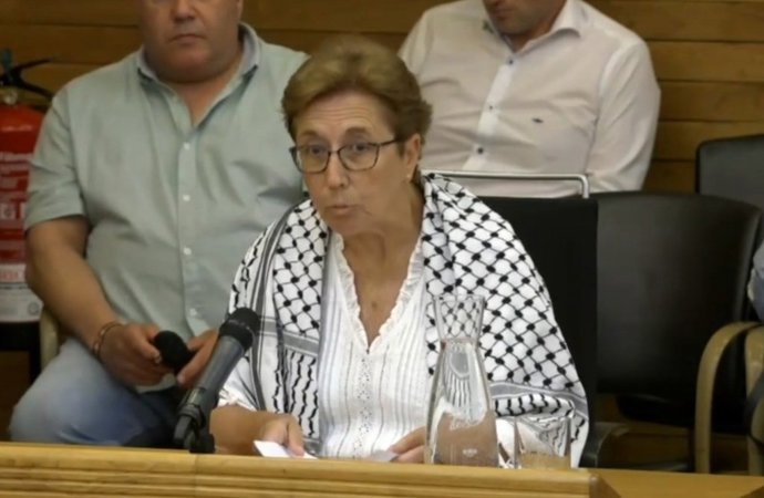 Margarita Iglesias, del Comité con la Causa Árabe, interviene en el Pleno Municipal de Gijón.