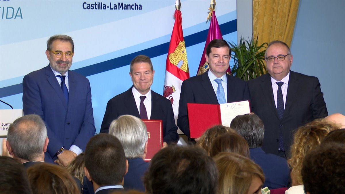 Mañueco y Page refuerzan la defensa del estado autonómico y amplían la atención sanitaria a 30.000 personas limítrofes