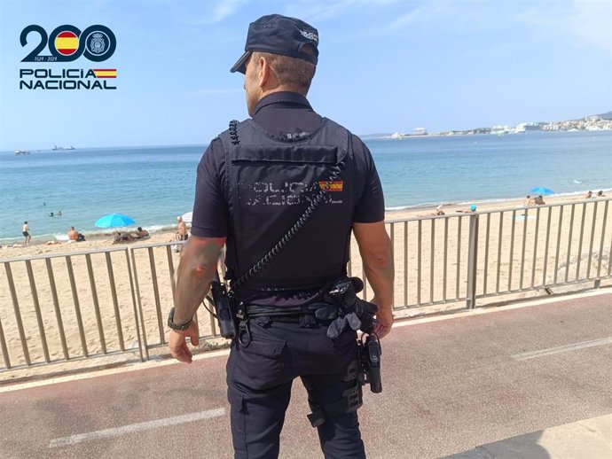 Agente de la Policía Nacional en Playa de Palma