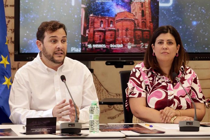 El vicepresidente de la Diputación de Zamora, Víctor López de la Parte, y la alcaldesa de Benavente, Beatriz Asensio.