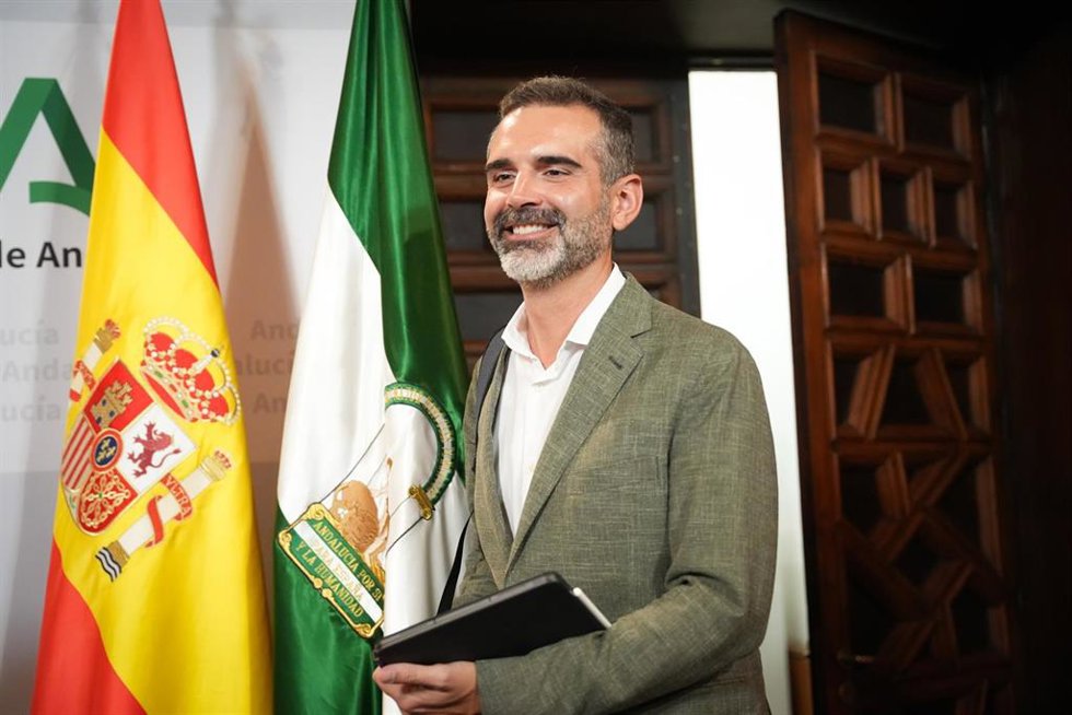 El consejero de Agricultura, Ramón Fernández-Pacheco, este miércoles antes de empezar la rueda de prensa del Consejo de Gobierno.