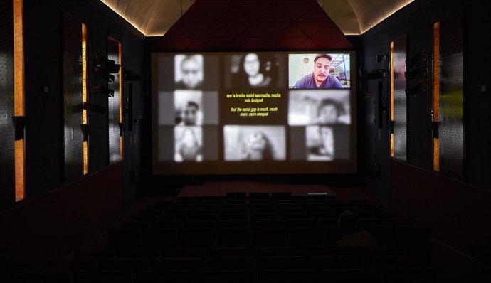 Imagen de la muestra 'Trauma ocular', que expone el relato de once jóvenes que han recibido un disparo en sus ojos a causa de la violencia policial en Chile.