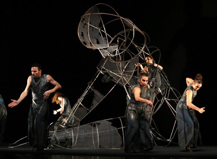 Archivo - Presentación de ‘Ya no seremos’ en los Teatros Canal, a 19 de octubre de 2021, en Madrid, (España). El bailarín combina nuevos lenguajes contemporáneos con el flamenco y la danza española en un nuevo espectáculo que se podrá disfrutar del 20 a 2