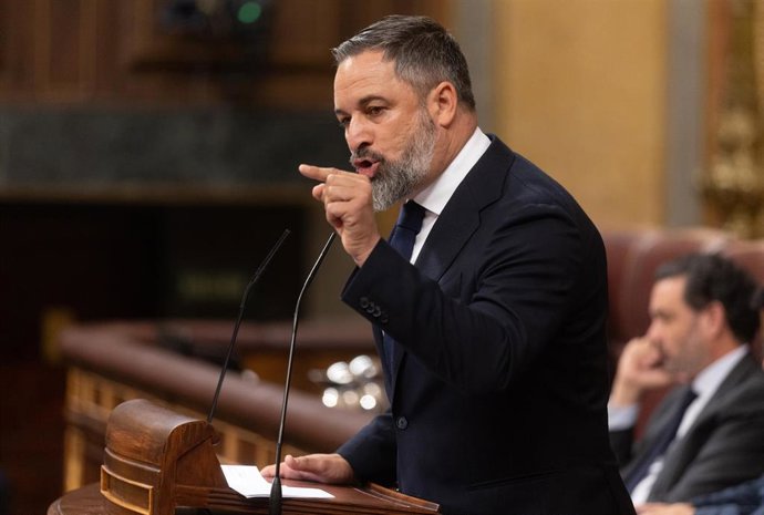 El presidente de VOX, Santiago Abascal, interviene durante un pleno extraordinario, en el Congreso de los Diputados, a 9 de julio de 2025, en Madrid (España).