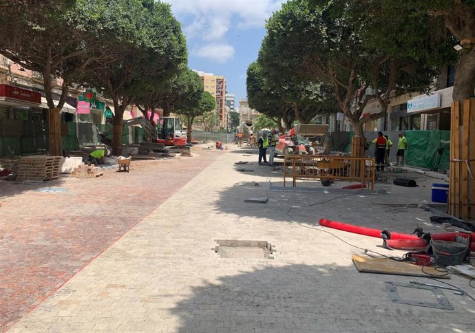 Obras de remodelación del Paseo de Almería.