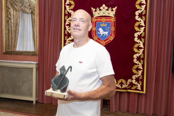 El diseñador danés Gunnar Boerge recibe el San Fermín de Oro del XXIII Concurso de Fuegos Artificiales