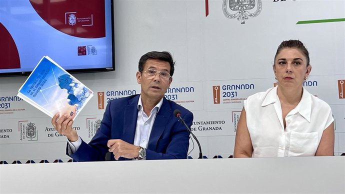 Paco Cuenca y Raquel Ruz, del PSOE en el Ayuntamiento de Granada