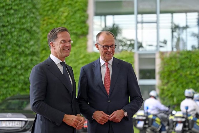 El canciller alemán, Friedrich Merz, recibe al líder de la OTAN, Mark Rutte, en Berlín.