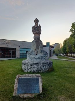 Escultura de El Pensador, de Víctor de los Ríos, en el Campus de Vegazana de la Universidad de León (ULE).