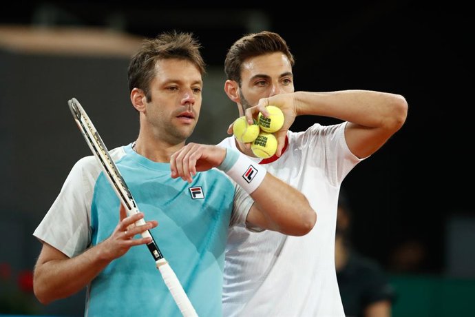 Archivo - Marcel Granollers of Spain and Horacio Zeballos of Argentina in action during their Men's Doubles match, Finals, against Mate Pavic and Nikola Mektic of Croatia on the ATP Masters 1000 - Mutua Madrid Open 2021 at La Caja Magica on May 9, 2021 in