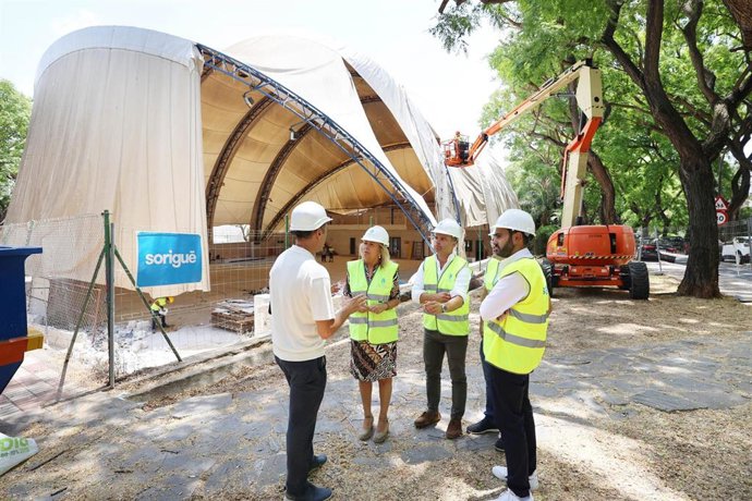 La alcaldesa, Ángeles Muñoz, ha visitado las actuaciones junto a los concejales de Obras y Deportes, respectivamente, Diego López y Lisandro Vieytes