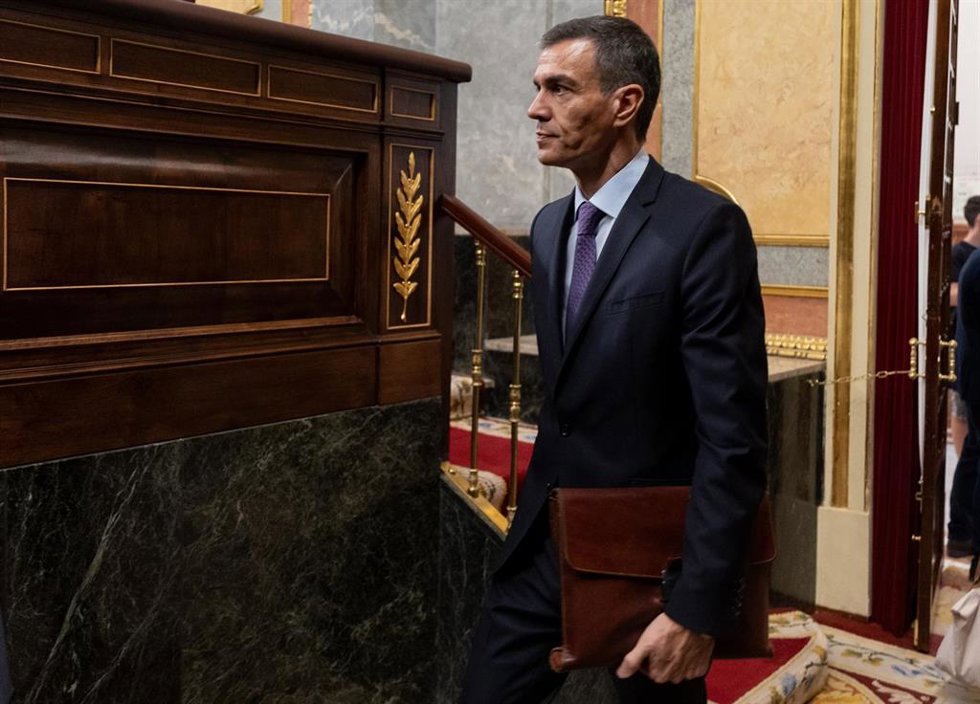 El presidente del Gobierno, Pedro Sánchez, llega a un pleno extraordinario, en el Congreso de los Diputados, a 9 de julio de 2025, en Madrid (España).