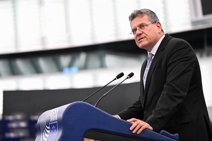 El comisario de Comercio y negociador con EEUU, Maros Sefcovic, explicando el estado de las negociaciones durante un debate en el pleno del Parlamento Europeo reunido en Estrasburgo (Francia).