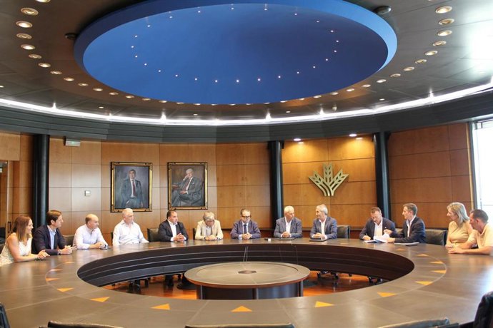 Firma de convenio entre Caja Rural Granada y Cooperativas Agroalimentarias