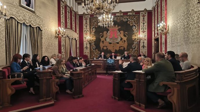 Archivo - Imagen de archivo de un pleno del Ayuntamiento de Alicante