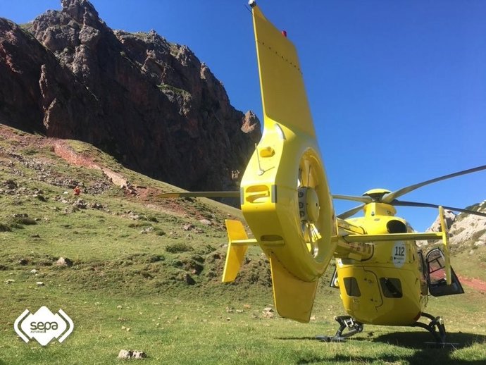 Archivo - Helicóptero de rescate del SEPA