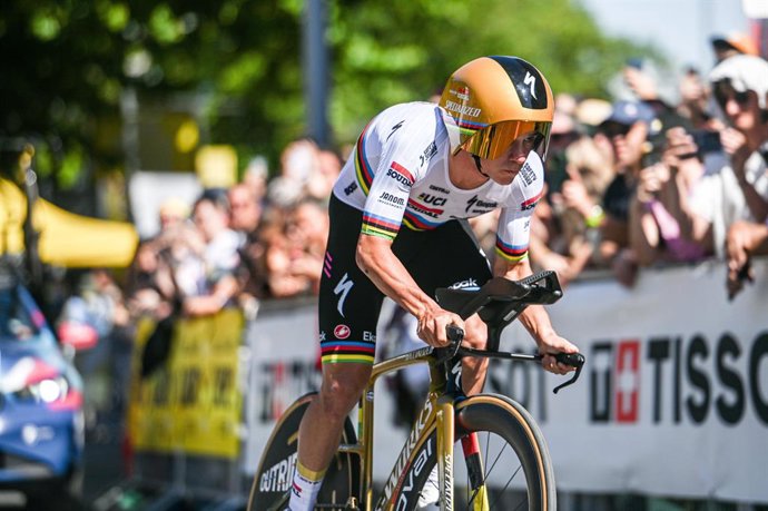 O ciclista belga Remco Evenepoel (Soudal Quick-Step) no contrarrelógio da quinta etapa do Tour de France 2025.
