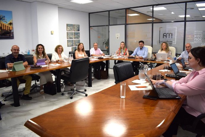 Imagen de la reunión del consejo de administración de Mercalicante celebrada el 9 de julio de 2025