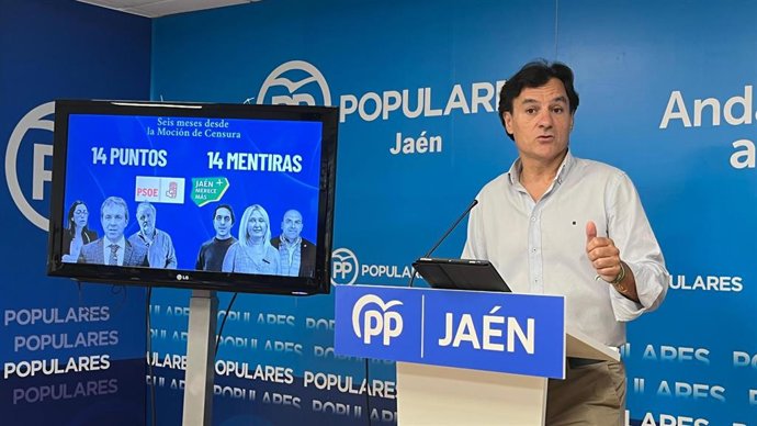 Agustín González durante la rueda de prensa