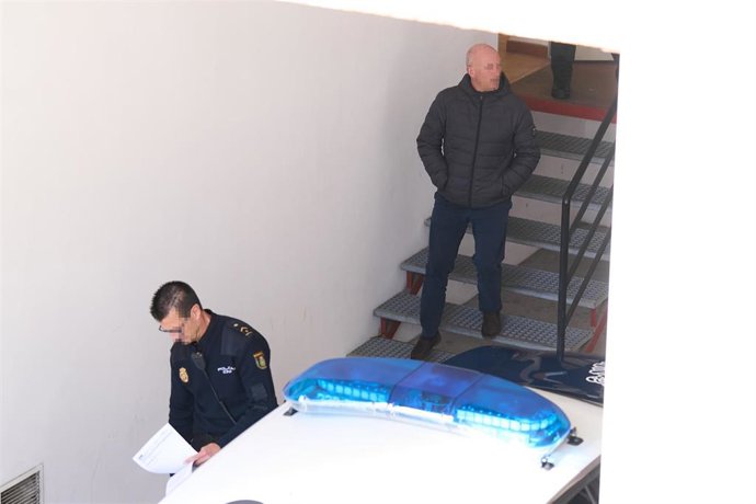 Archivo - El jefe del Servicio de Carreteras de la Consejería de Obras Públicas, M. A. D., a su llegada al Complejo Judicial de Las Salesas, a 24 de febrero de 2023, en Santander, Cantabria (España).  