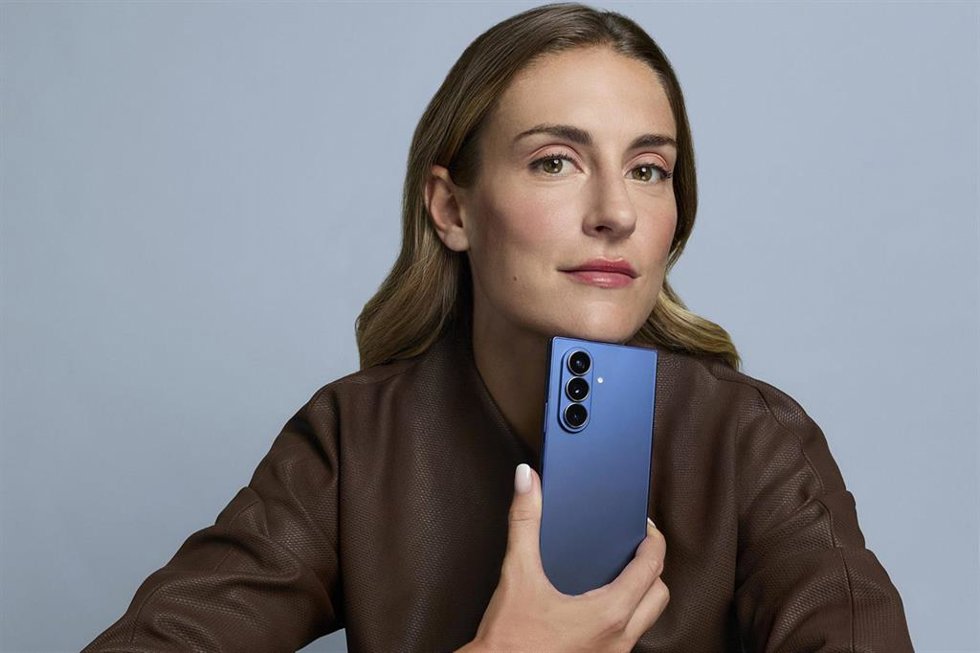 Alexia Putellas pone imagen a los nuevos dispositivos plegables Galaxy Z y la serie Galaxy Watch8.