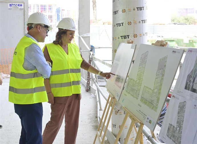 Catalá visita los trabajos del nuevo edificio de VPP en la avenida de los Naranjos