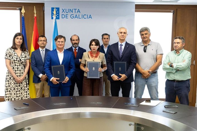 Firma del convenio para la retirada de efectivo en gasolineras, a 9 de julio de 2025.