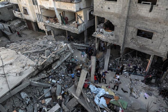 Escombros tras un ataque israelí en un campamento de refugiados en Gaza 