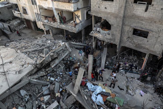 Escombros tras un ataque israelí en un campamento de refugiados en Gaza