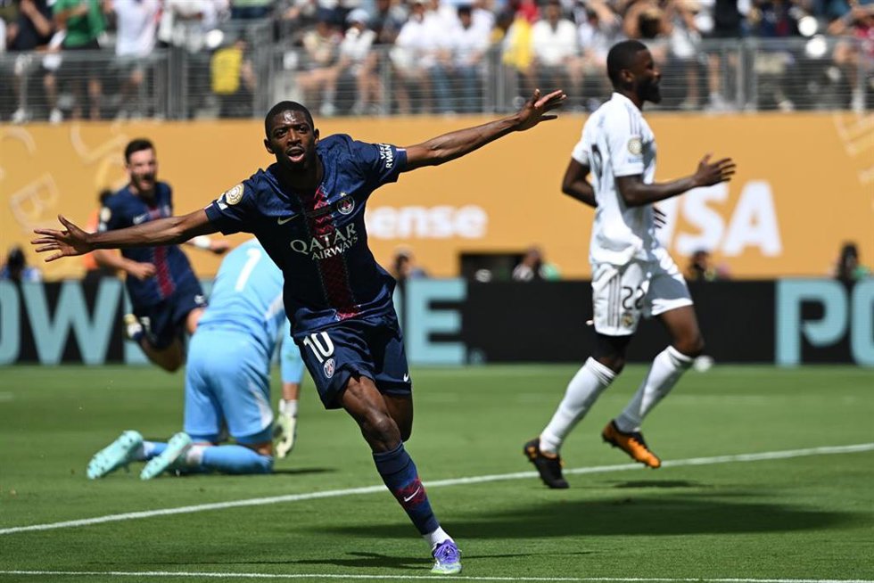 El delantero del Paris Saint-Germain Ousmane Dembélé celebra un gol ante el Real Madrid en las semifinales del Mundial de Clubes 2025 en el Metlife Stadium de Nueva Jersey (Estados Unidos).