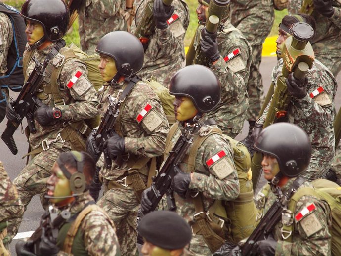 Archivo - July 29, 2016 - Lima, Lima, Peru - Peruvian soldiers marching on independence day. Every July 29th, on Peruvian independence day, it is held the traditional military parade along the Brazil Ave. in Lima.