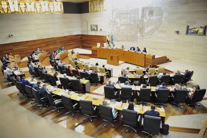 Imagen de archivo de un pleno de la Asamblea de Extremadura
