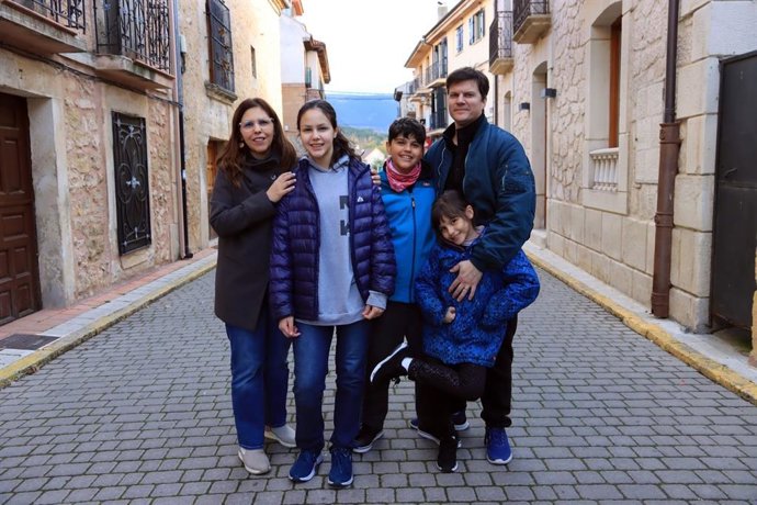 Andrea, Franco y sus hijos en Prádena (Segovia)