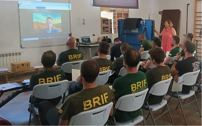 Profesionales de la Brigada de Refuerzo en Incendios Forestales en la jornada formativa.