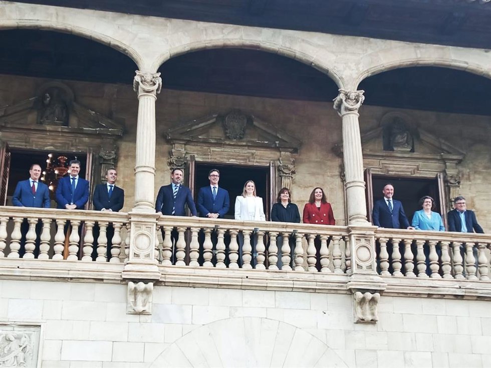 Los miembros del Govern, en el Consolat de Mar.