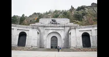 Un juez abre diligencias contra la presidenta de Patrimonio Nacional por supuesto amaño en el mantenimiento del Valle