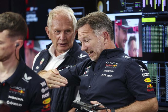 Christian Horner junto a Helmut Marko durante un Gran Premio del Mundial de F-1 de 2025