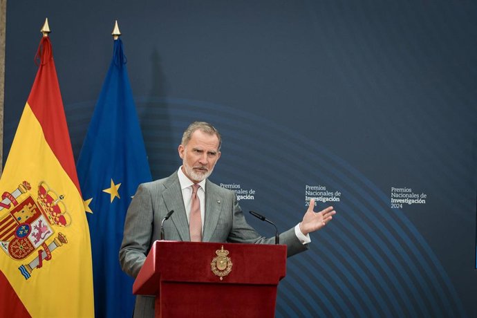 El Rey Felipe VI, preside el acto de entrega de los Premios Nacionales de Investigación 2024, en el Palacio Real de El Pardo. 