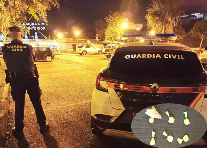 Fotografía de patrulla de la Guardia Civil en servicio de seguridad ciudadana en Suances