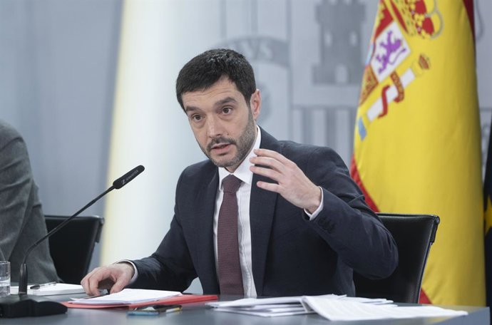 Archivo - El ministro de Derechos Sociales, Consumo y Agenda 20230, Pablo Bustinduy, interviene durante una rueda de prensa posterior a la reunión del Consejo de Ministros, en el Palacio de la Moncloa, a 27 de febrero de 2024, en Madrid (España). El Conse