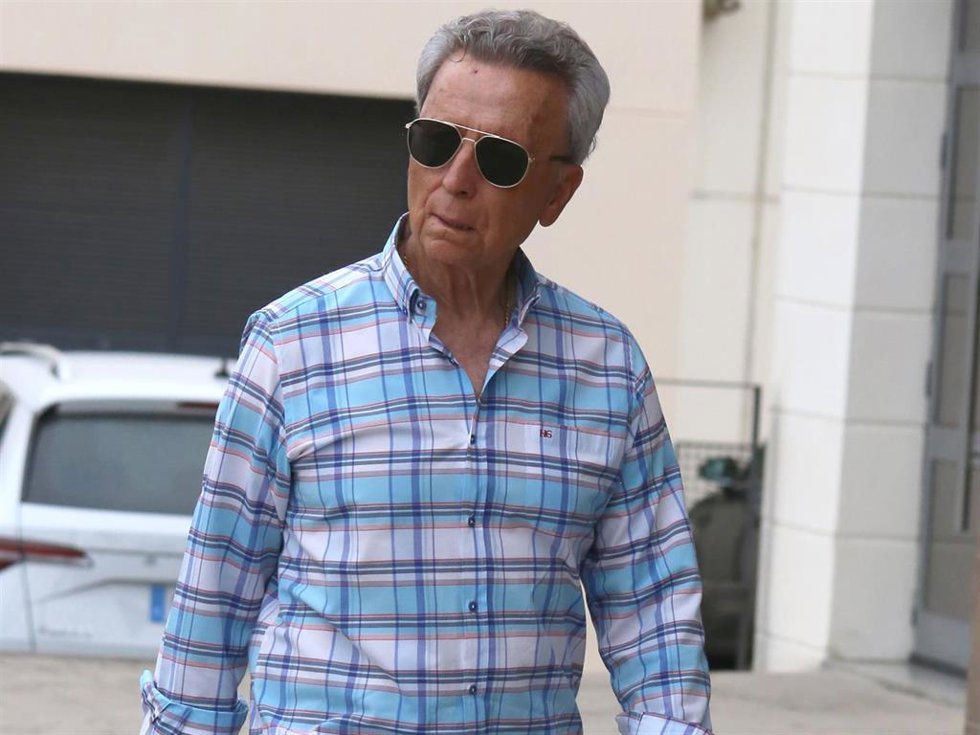 JOsé Ortega Cano llega al tanatorio de Arcos de la Frontera para asistir a la misa por Michu