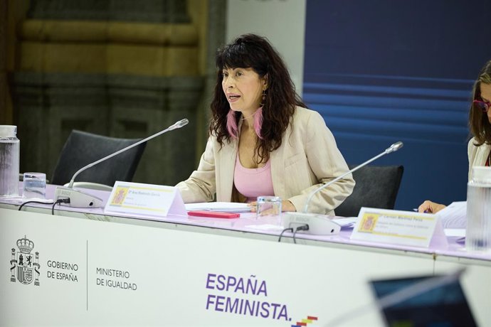 La ministra de Igualdad, Ana Redondo, preside el Comité de Crisis del Ministerio de Igualdad, en el Ministerio de Igualdad, a 10 de julio de 2025, en Madrid (España). El Ministerio de Igualdad ha reunido a las Comunidades Autónomas, junto con el Ministeri