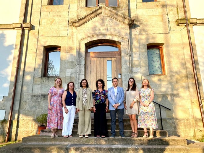 De izquierda a derecha: Carmen Bedoya, Rosa Revilla, Conchi López, Marisa Salanova, Carlos Caramés, Patricia Martínez  y Rosa Martín
