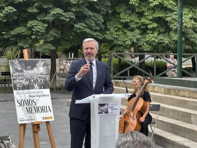El presidente del Gobierno de Aragón, Jorge Azcón, en el homenaje a Miguel Ángel Blanco.