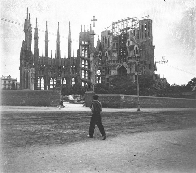 Archivo - Imagen inédita del fondo fotográfico de la Cátedra Gaudí.