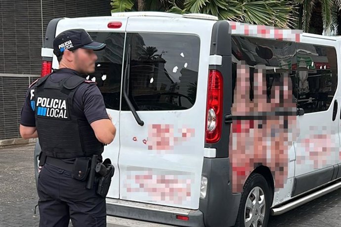 Denunciada una empresa por publicidad denigrante hacia las mujeres en una furgoneta