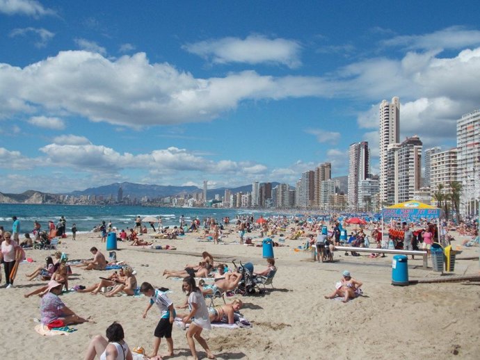 Archivo - Arxiu - Una platja de Benidorm